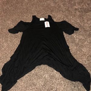 Flowy shirt with shoulder openings